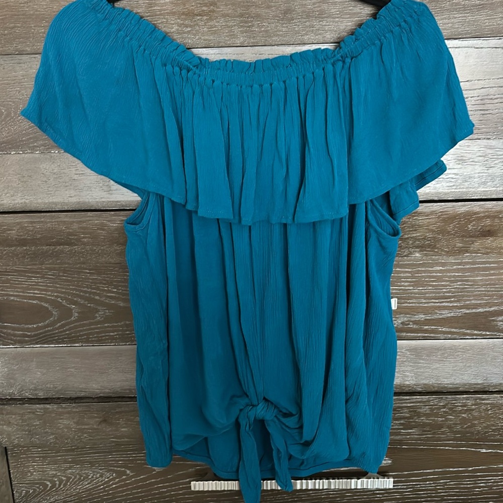 EXPRESS NWOT off the shoulder blouse. Womens size L